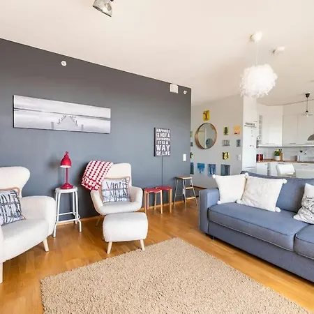 شقة Stylish & Sunny Gem - 5*location - Balcony - Views إسبو